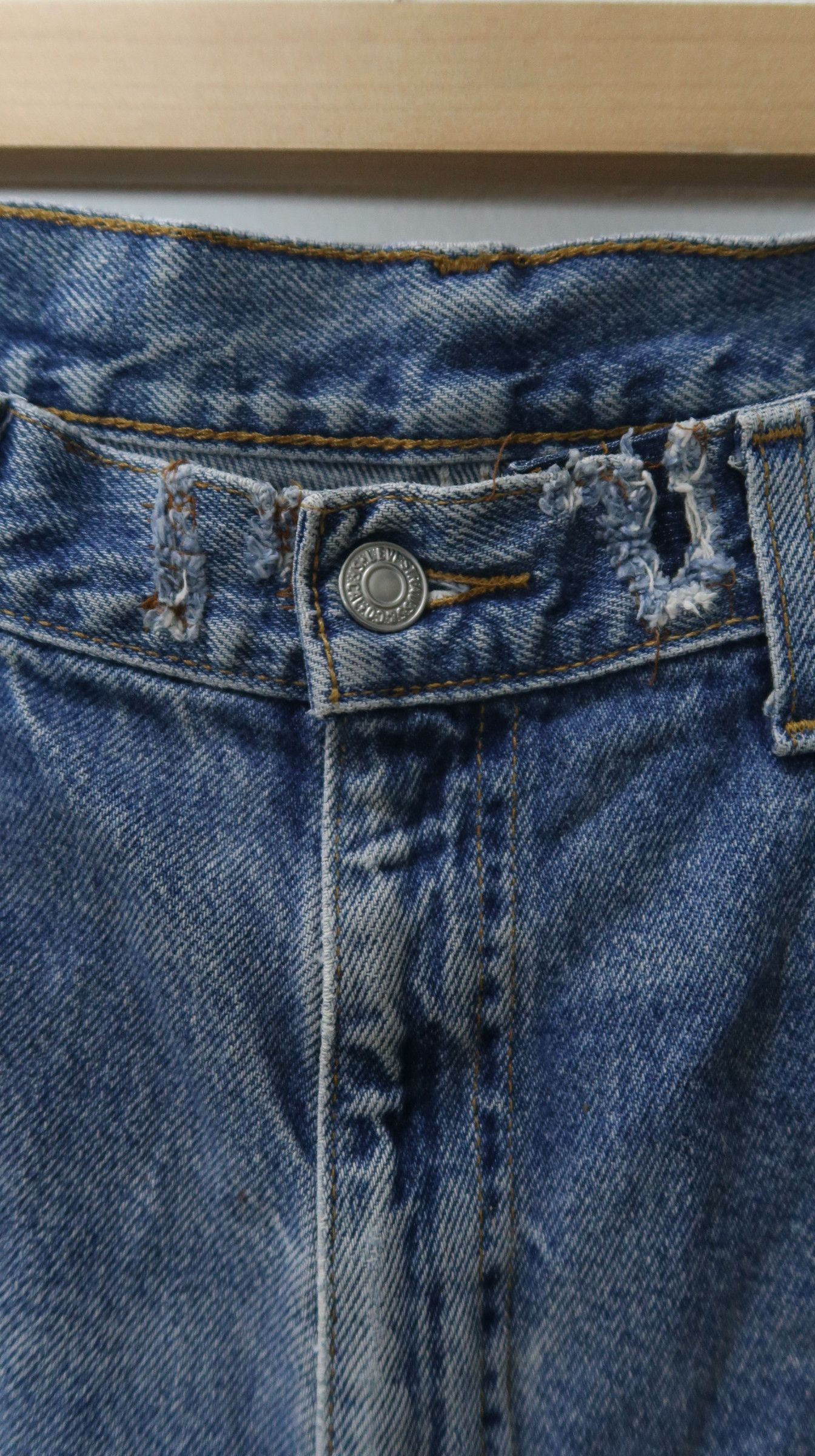 Levi's Vintage Clothing Vintage Levi's 550 Sun Faded Jeans Size US 36 / EU 52 - 13 Thumbnail