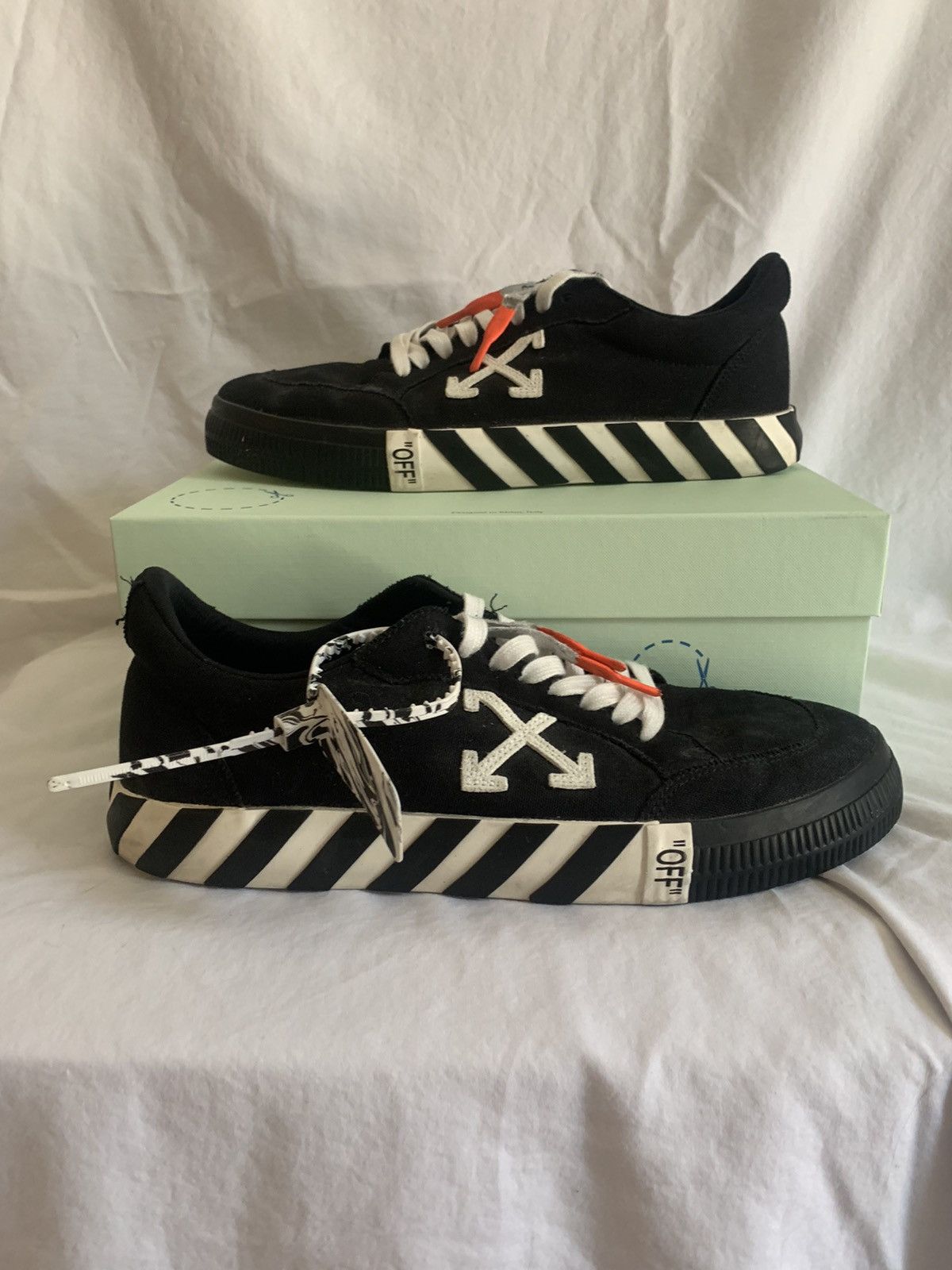 Off-White Vulcanized Low Top Trainers Black & Orange