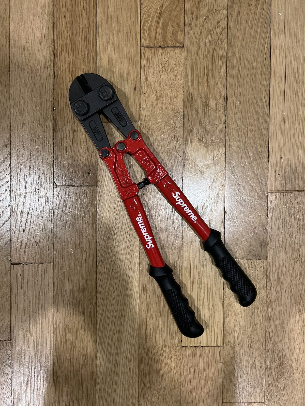 Supreme bolt cutter