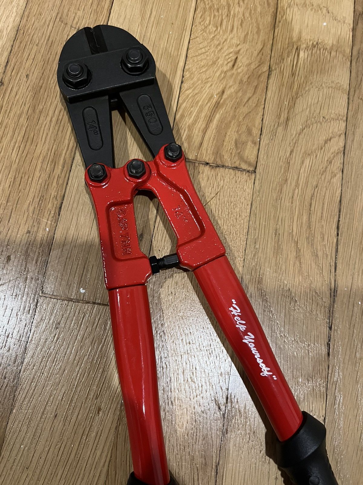 Supreme bolt cutter