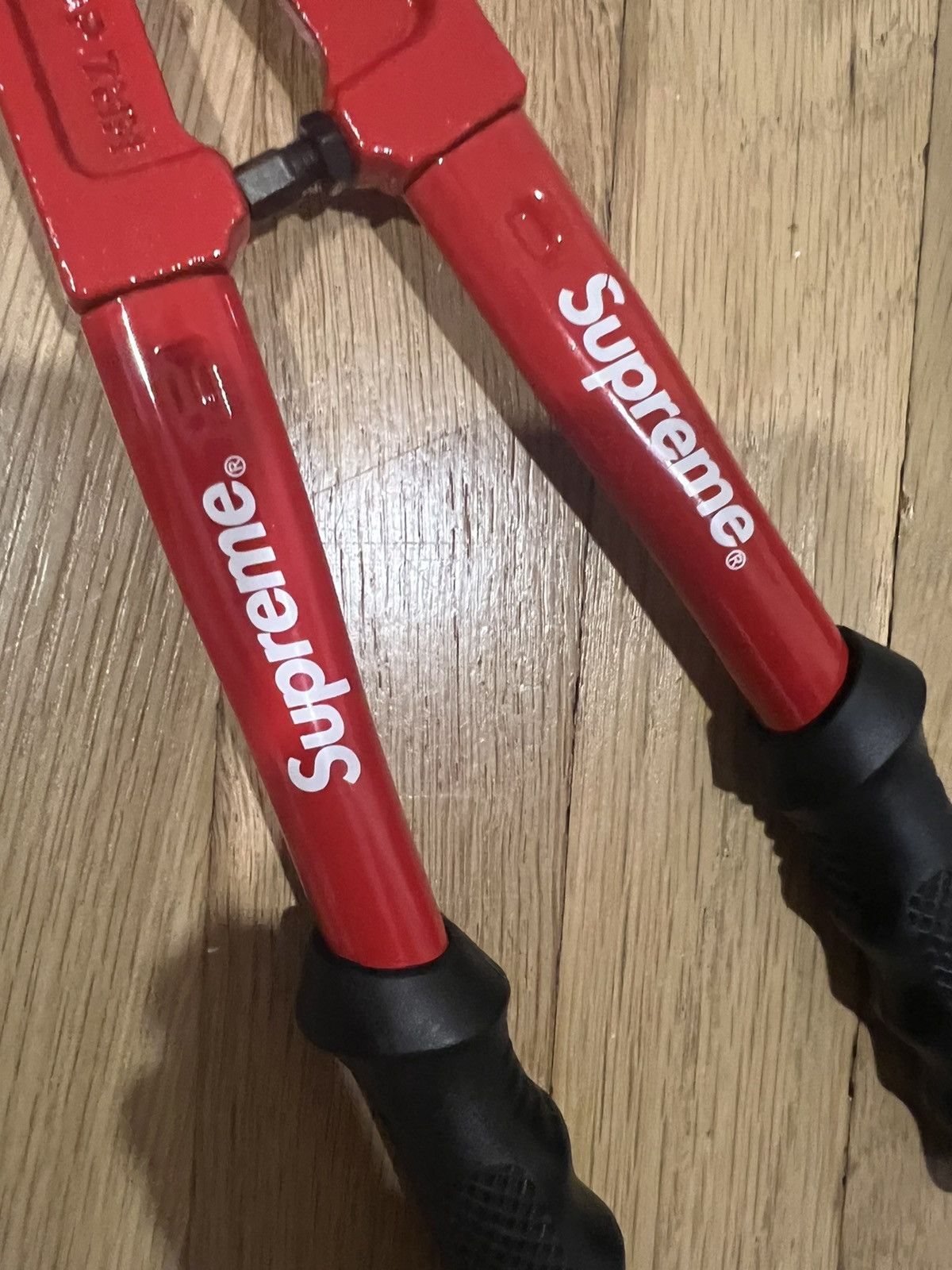 Supreme bolt cutter