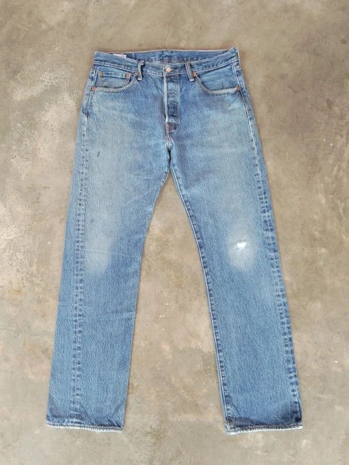Levi's × Vintage Vintage Levis 501 Light Wash Distressed Jeans 33x32 Size US 33 - 1 Thumbnail