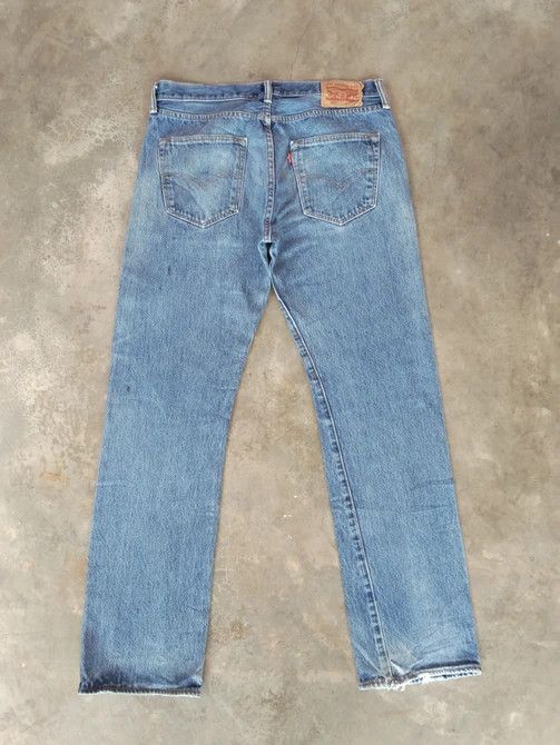 Levi's × Vintage Vintage Levis 501 Light Wash Distressed Jeans 33x32 Size US 33 - 2 Thumbnail