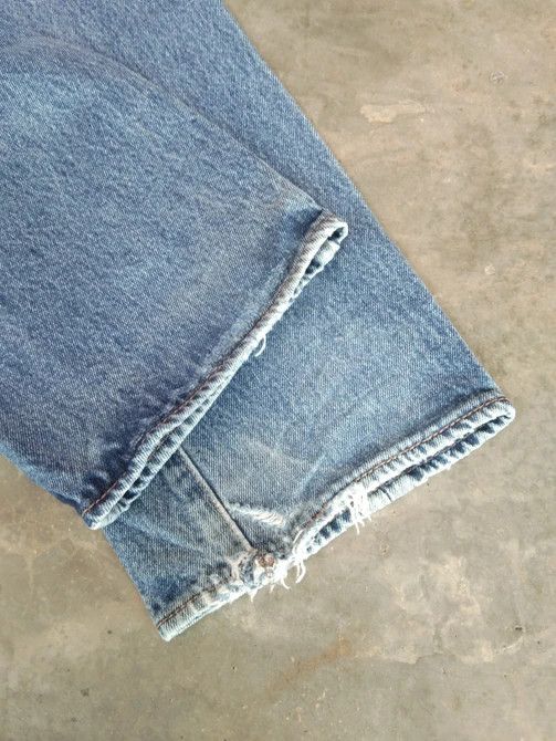 Levi's × Vintage Vintage Levis 501 Light Wash Distressed Jeans 33x32 Size US 33 - 3 Thumbnail