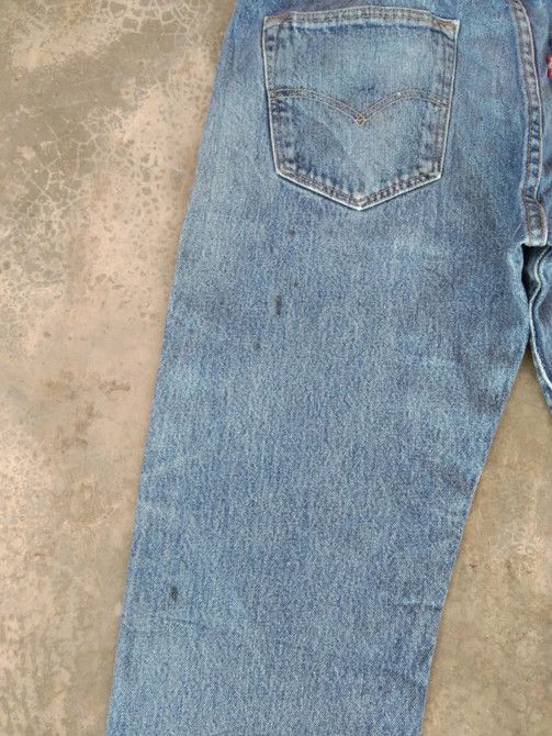 Levi's × Vintage Vintage Levis 501 Light Wash Distressed Jeans 33x32 Size US 33 - 4 Thumbnail