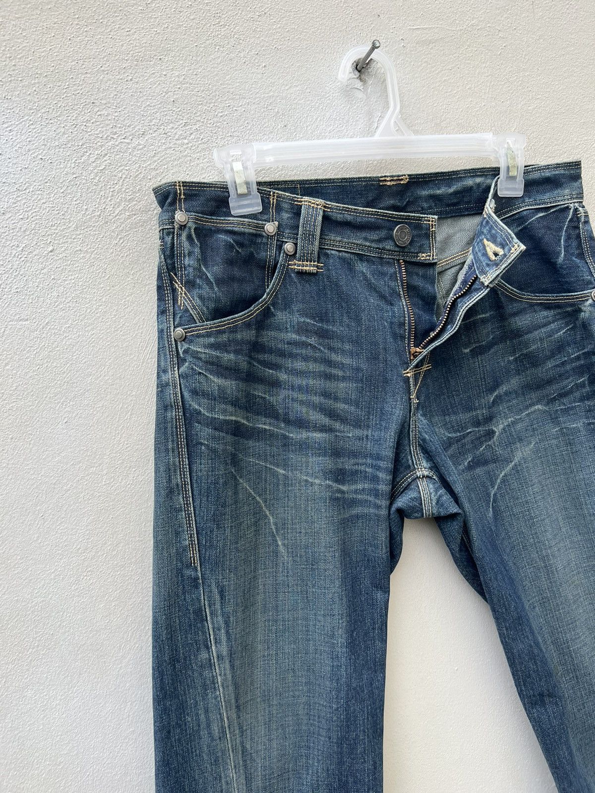 Levi's Vintage 2002 Levi’s Engineered Fade Denim Flare Jeans Size US 31 - 7 Thumbnail