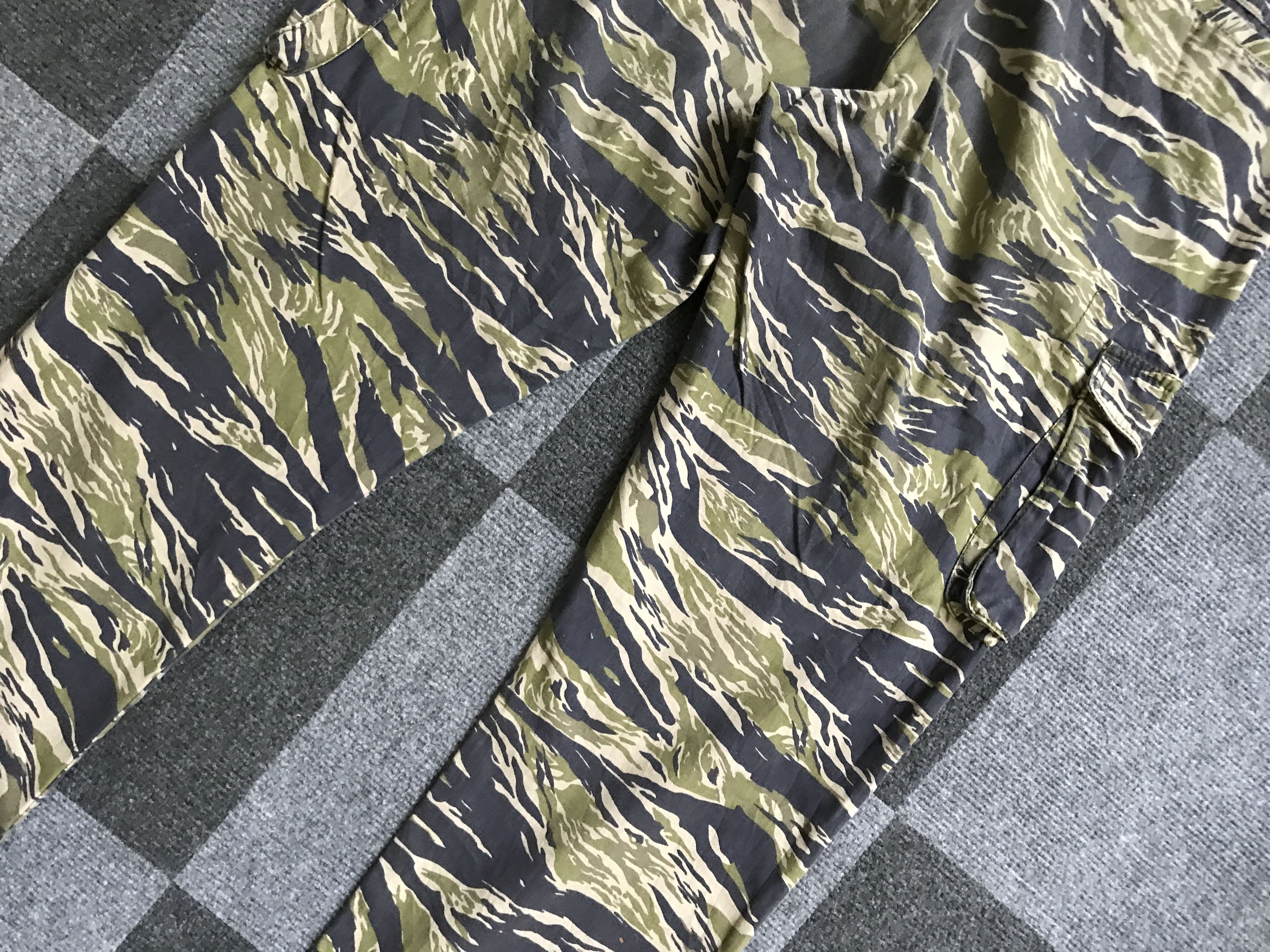 Japanese Brand CP125 LOWBOX Japan Tiger Stripe Cargo Pant Size US 35 - 10 Thumbnail