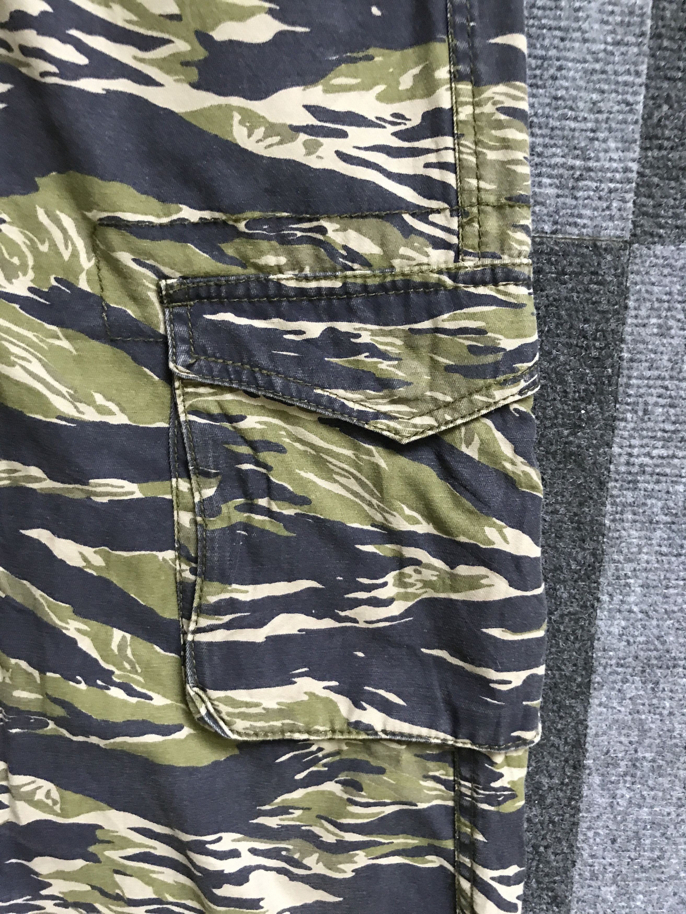 Japanese Brand CP125 LOWBOX Japan Tiger Stripe Cargo Pant Size US 35 - 5 Thumbnail