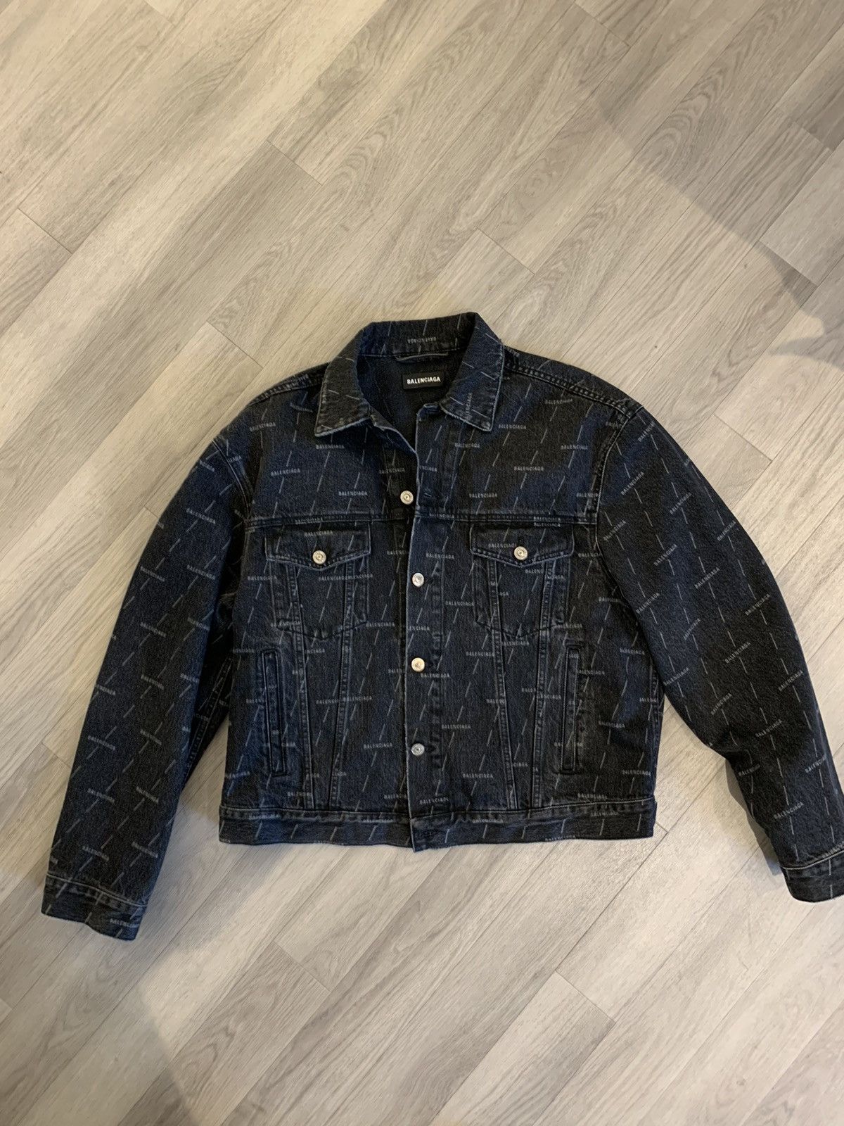 Balenciaga Balenciaga Oversized Stonewashed Logo Denim Jacket Size US L / EU 52-54 / 3 - 4 Thumbnail