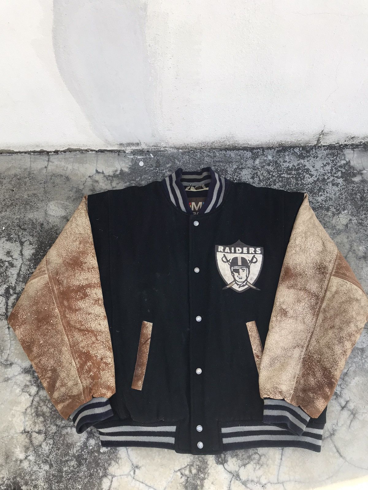 NFL × Vintage Vintage Raiders Varsity Jacket Size US M / EU 48-50 / 2 - 2 Thumbnail