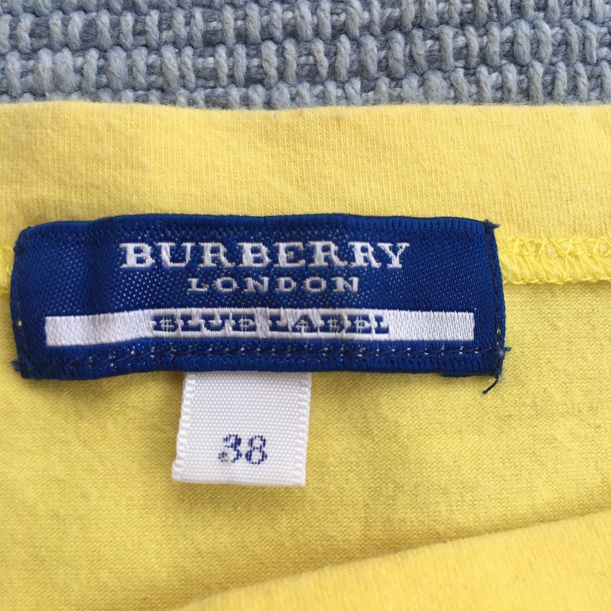 Burberry yellow tee Size US S / EU 44-46 / 1 - 5 Thumbnail