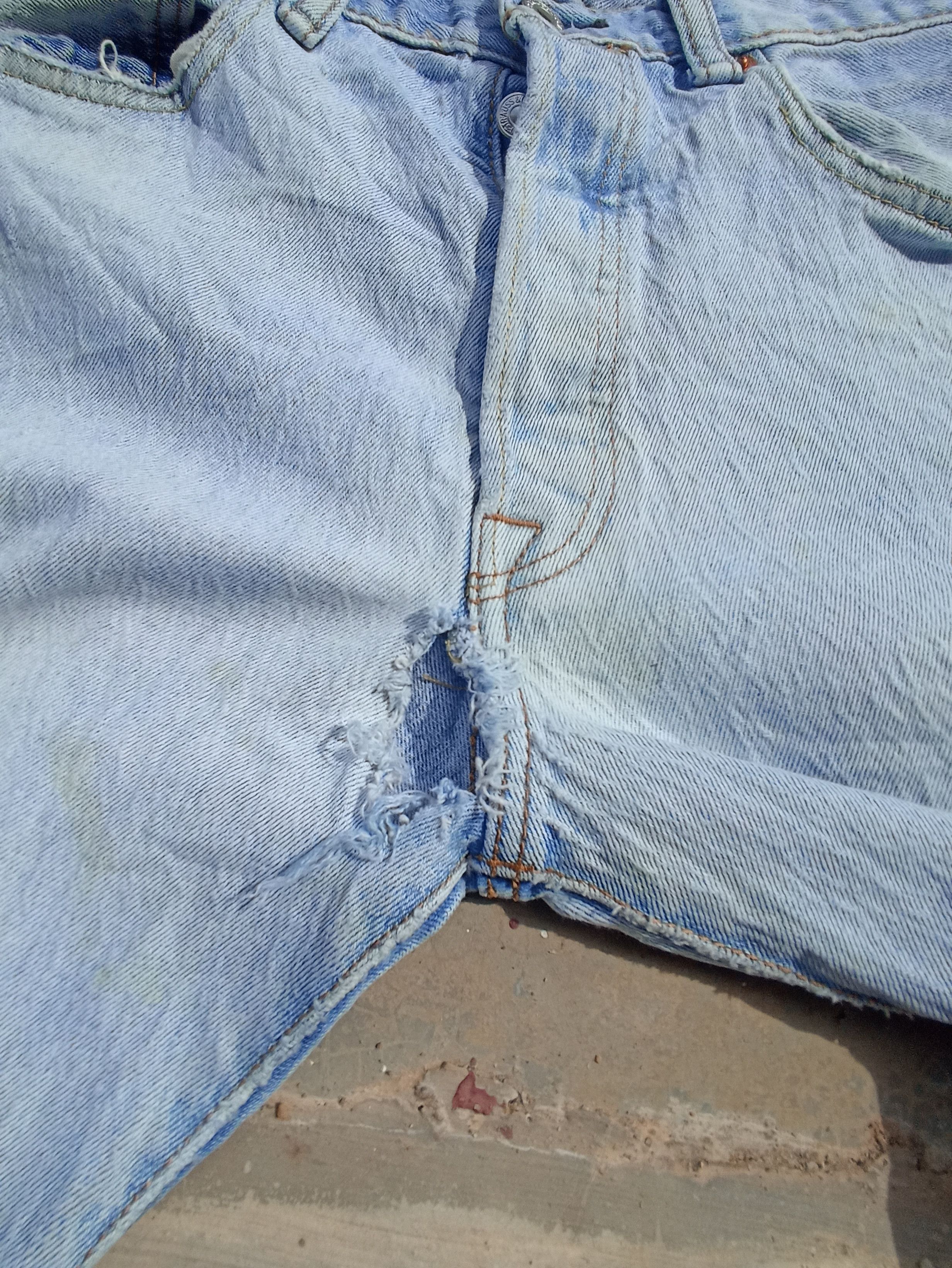 Jean × Levi's × Vintage Vintage Levis 501 Light Wash Jeans - J201 Size US 33 - 8 Thumbnail