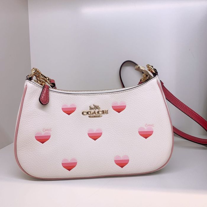 Coach Teri Shoulder Bag With Stripe Heart Print CA251