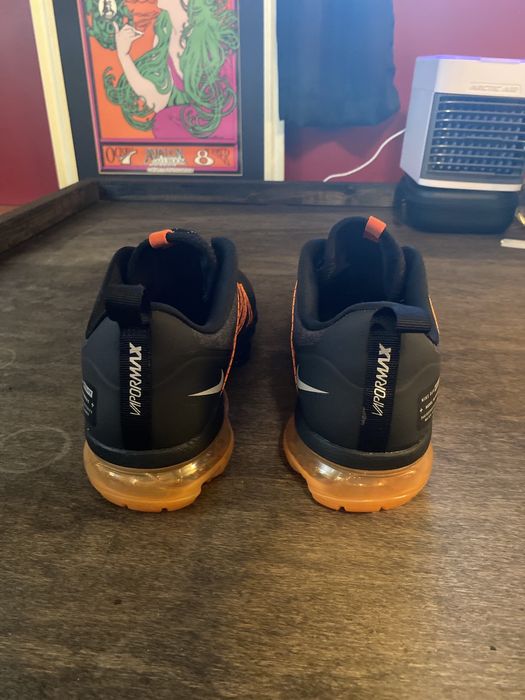 Air vapormax run hot sale utility black orange