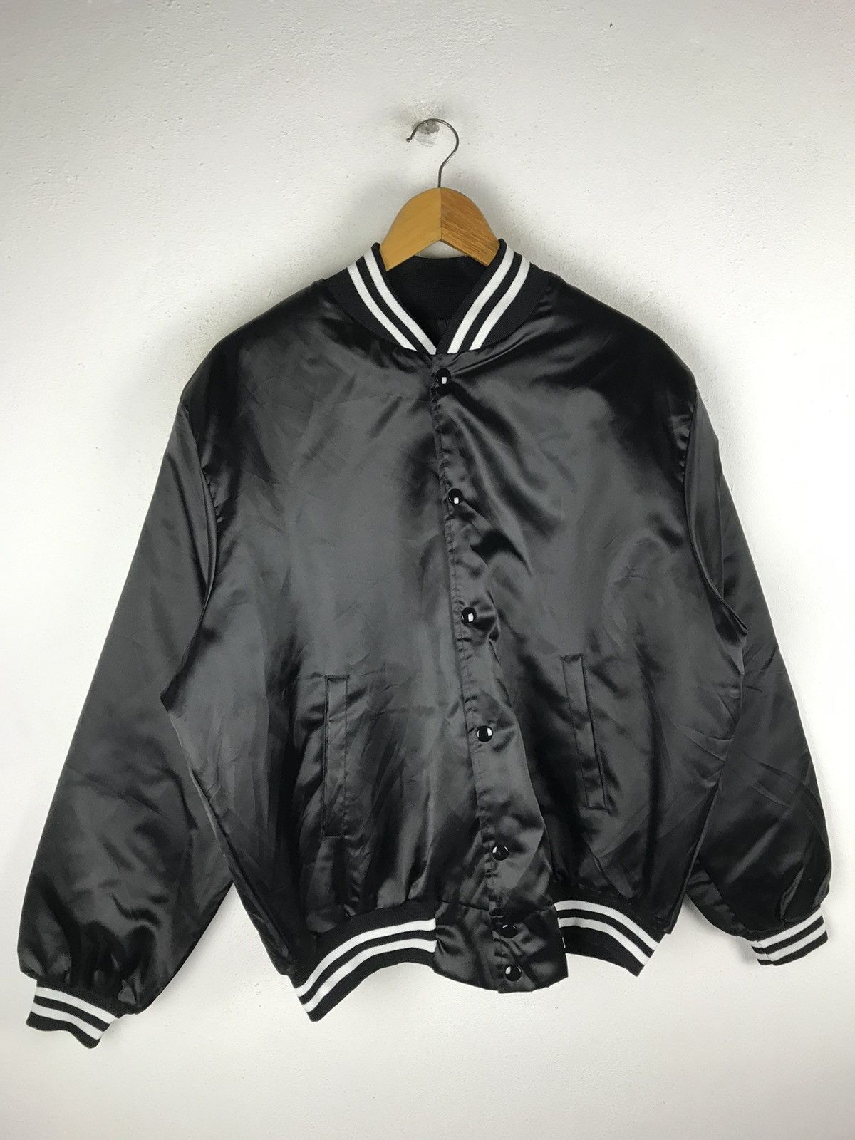 Globe × Vintage Globe Music Delivery Satin Varsity Jacket: Iconic Streetwear Size US L / EU 52-54 / 3 - 6 Thumbnail