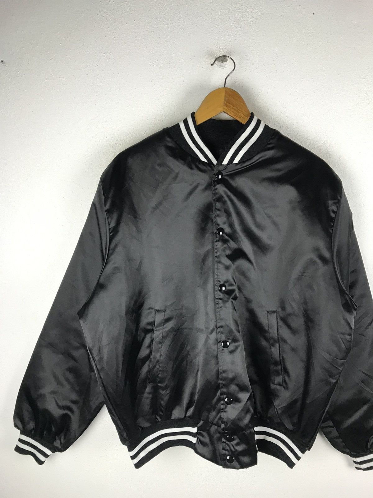 Globe × Vintage Globe Music Delivery Satin Varsity Jacket: Iconic Streetwear Size US L / EU 52-54 / 3 - 7 Thumbnail