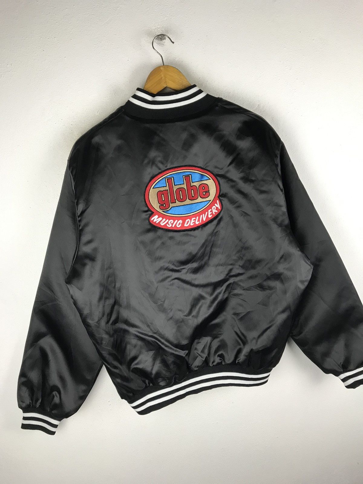 Globe × Vintage Globe Music Delivery Satin Varsity Jacket: Iconic Streetwear Size US L / EU 52-54 / 3 - 4 Thumbnail