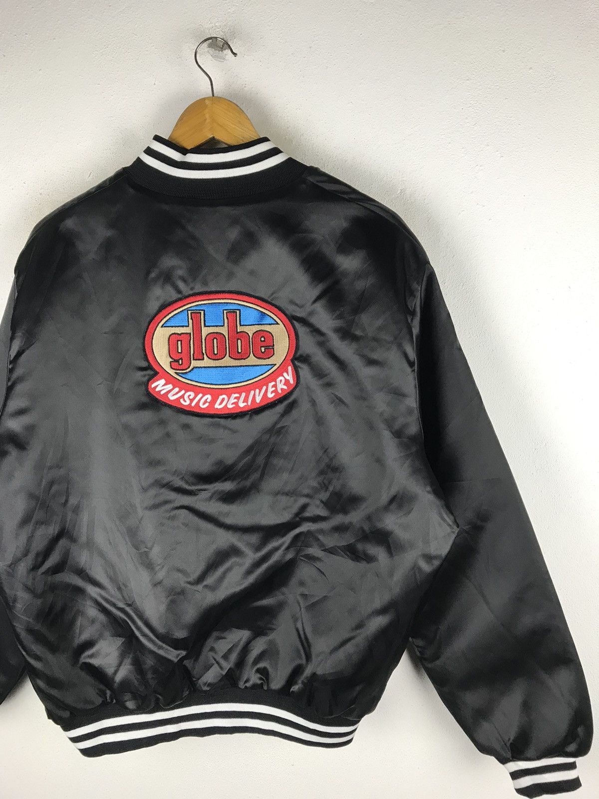 Globe × Vintage Globe Music Delivery Satin Varsity Jacket: Iconic Streetwear Size US L / EU 52-54 / 3 - 3 Thumbnail