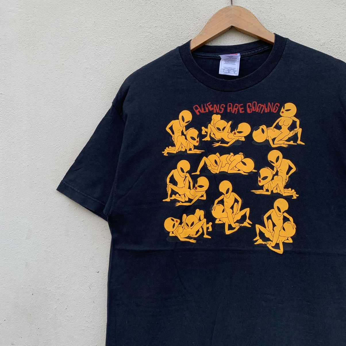 Alien Workshop × Vintage Vintage ALIENS ARE COMING SEX POSITIONS T-shirt Size US L / EU 52-54 / 3 - 4 Thumbnail