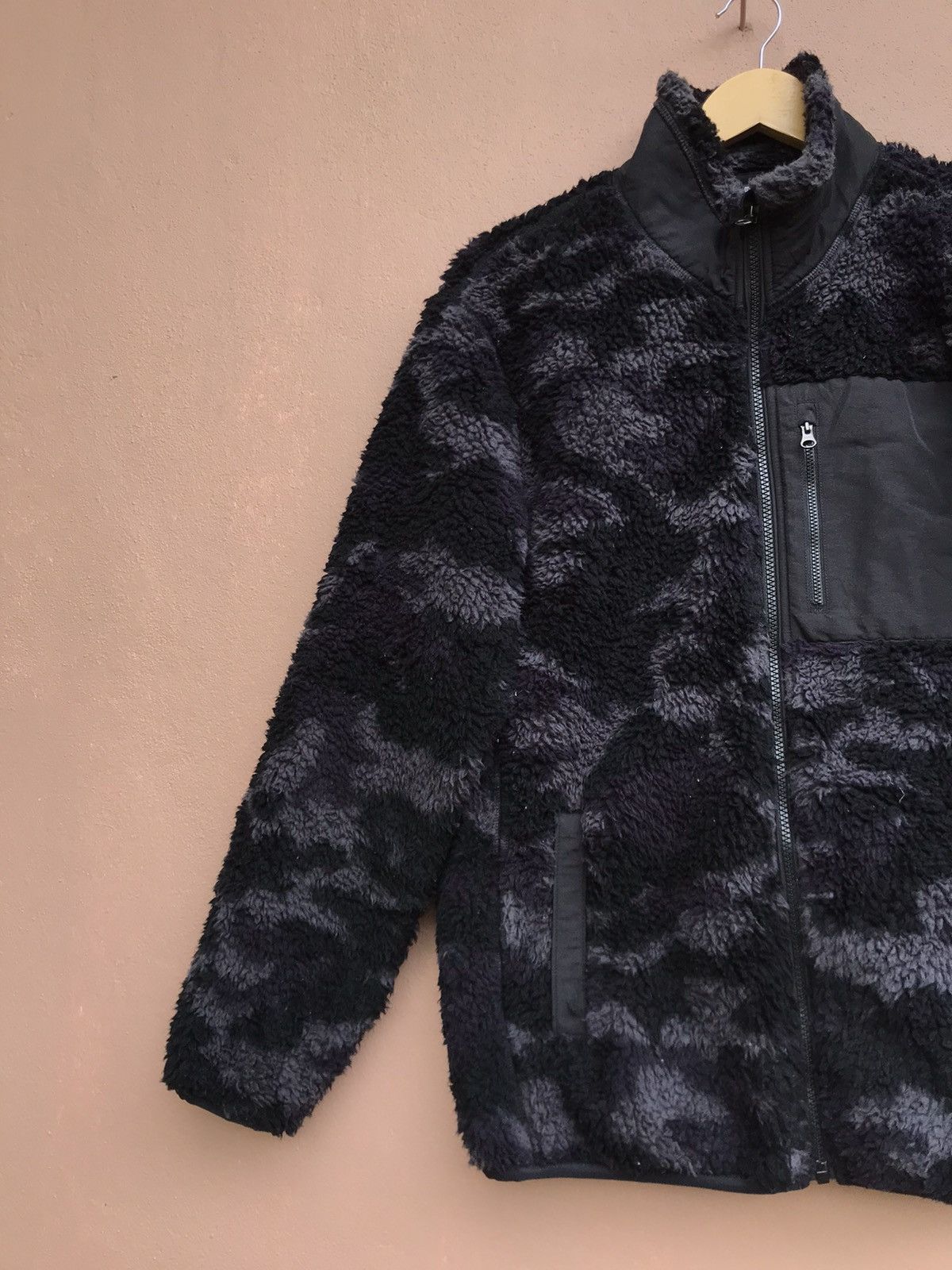 Japanese Brand Uniqlo Camouflage Deep Pile Retro X Sherpa Fleece Jacket Size US M / EU 48-50 / 2 - 5 Thumbnail