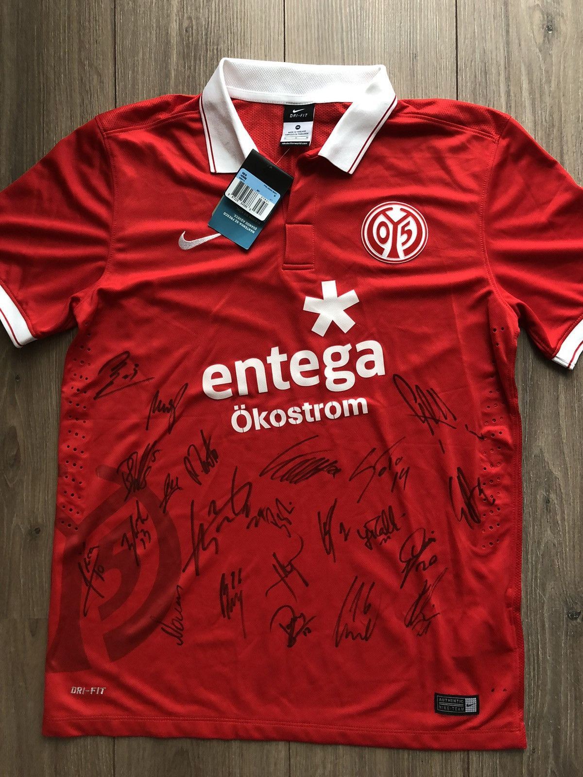 Nike Brand new Nike 2014-2015 FSV Mainz Home Shirt (signed) M Size US M / EU 48-50 / 2 - 1 Thumbnail