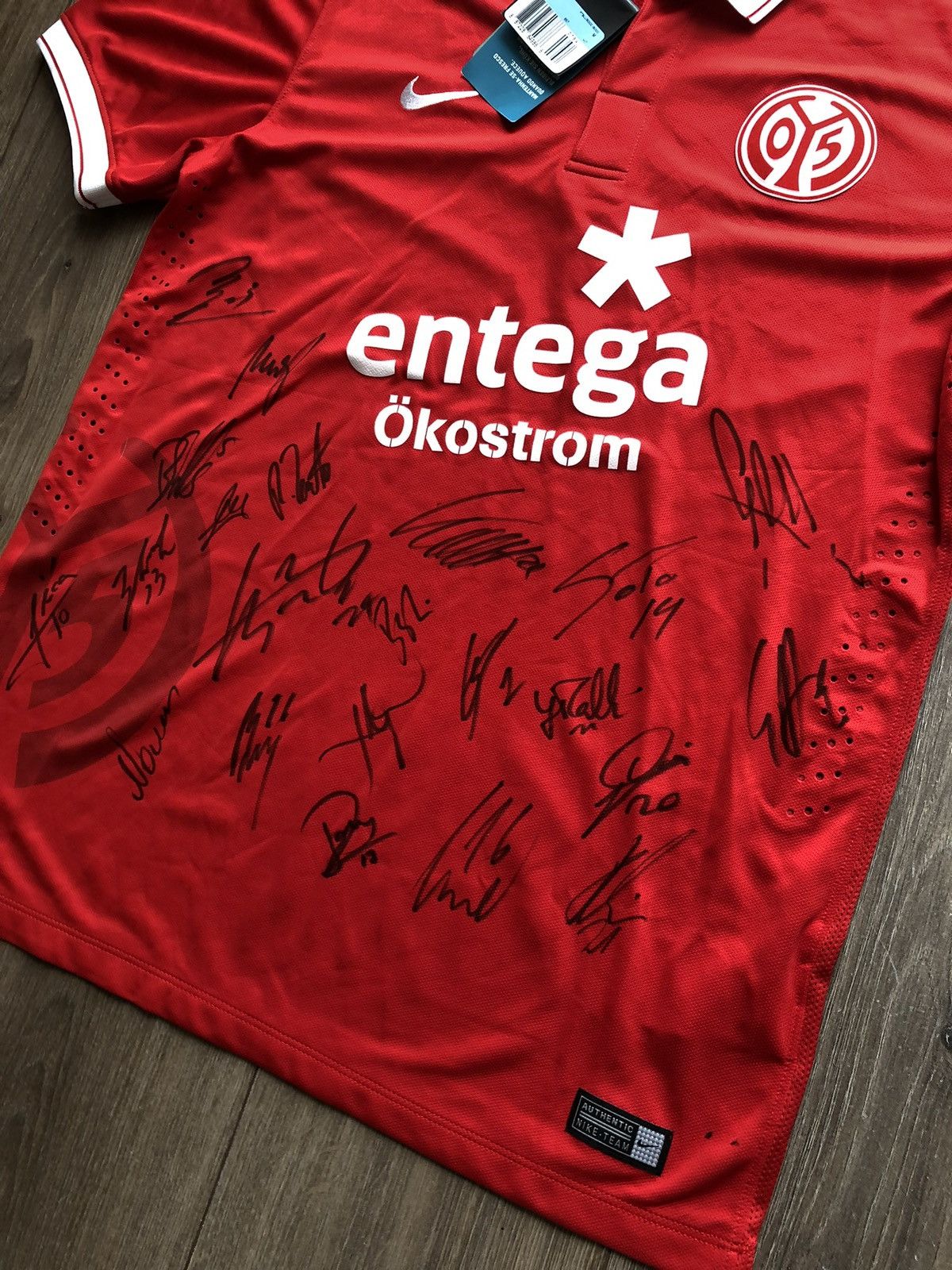 Nike Brand new Nike 2014-2015 FSV Mainz Home Shirt (signed) M Size US M / EU 48-50 / 2 - 7 Thumbnail