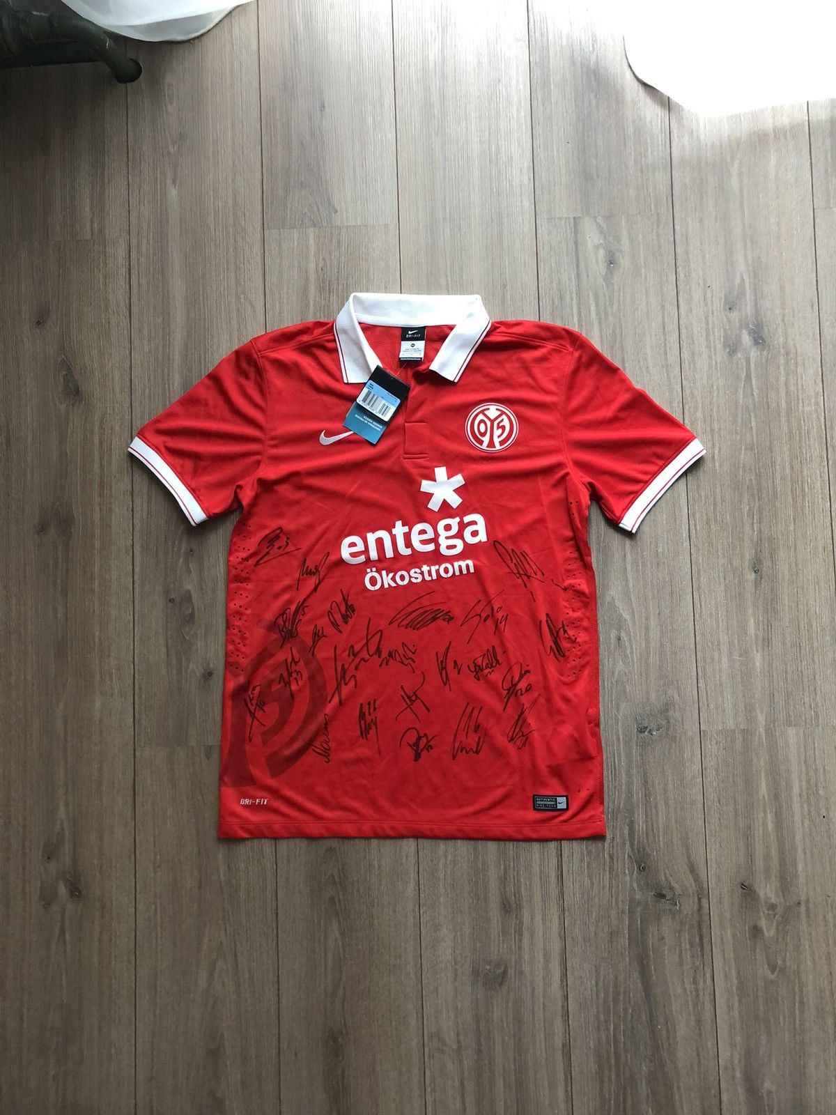 Nike Brand new Nike 2014-2015 FSV Mainz Home Shirt (signed) M Size US M / EU 48-50 / 2 - 3 Thumbnail