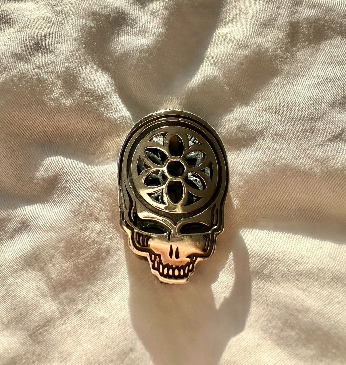 Good Art Hlywd Rosette Skull Pendant Charm Silver