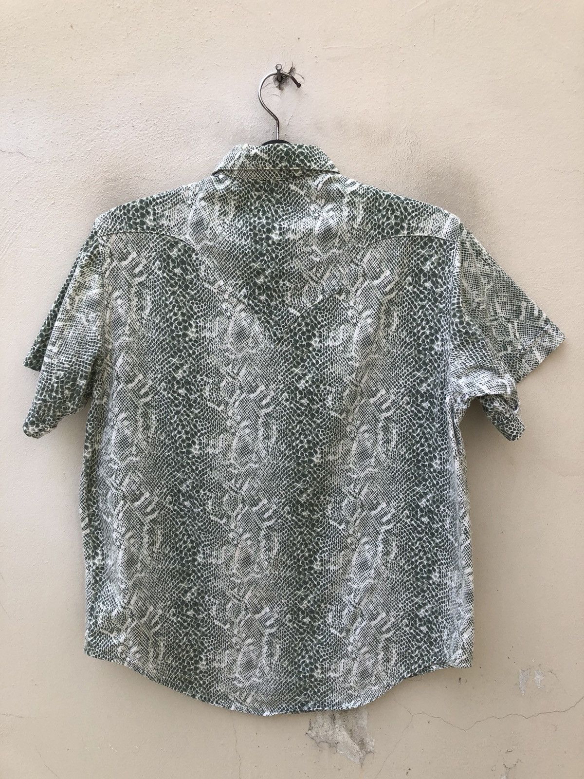 Vintage Vintage 90s B.B.H Label Japan Snake Scale Western Shirt Size US M / EU 48-50 / 2 - 9 Thumbnail