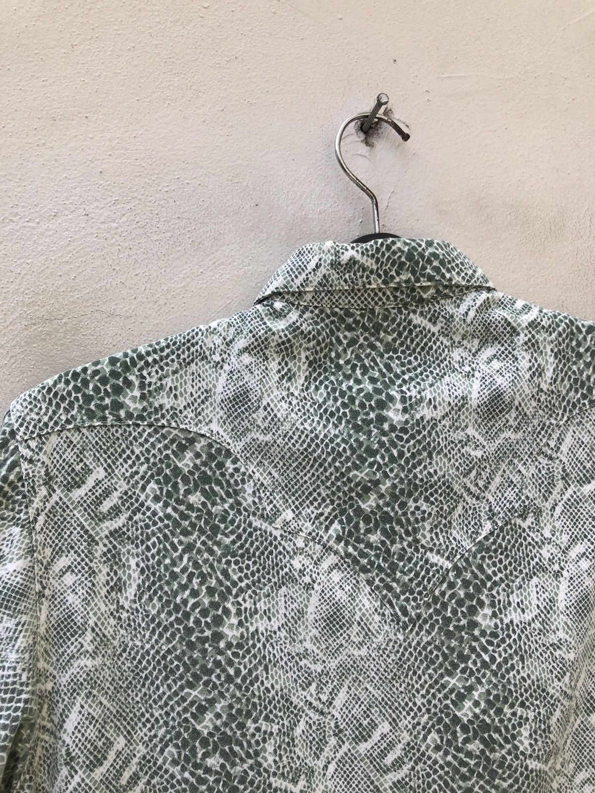 Vintage Vintage 90s B.B.H Label Japan Snake Scale Western Shirt Size US M / EU 48-50 / 2 - 11 Thumbnail