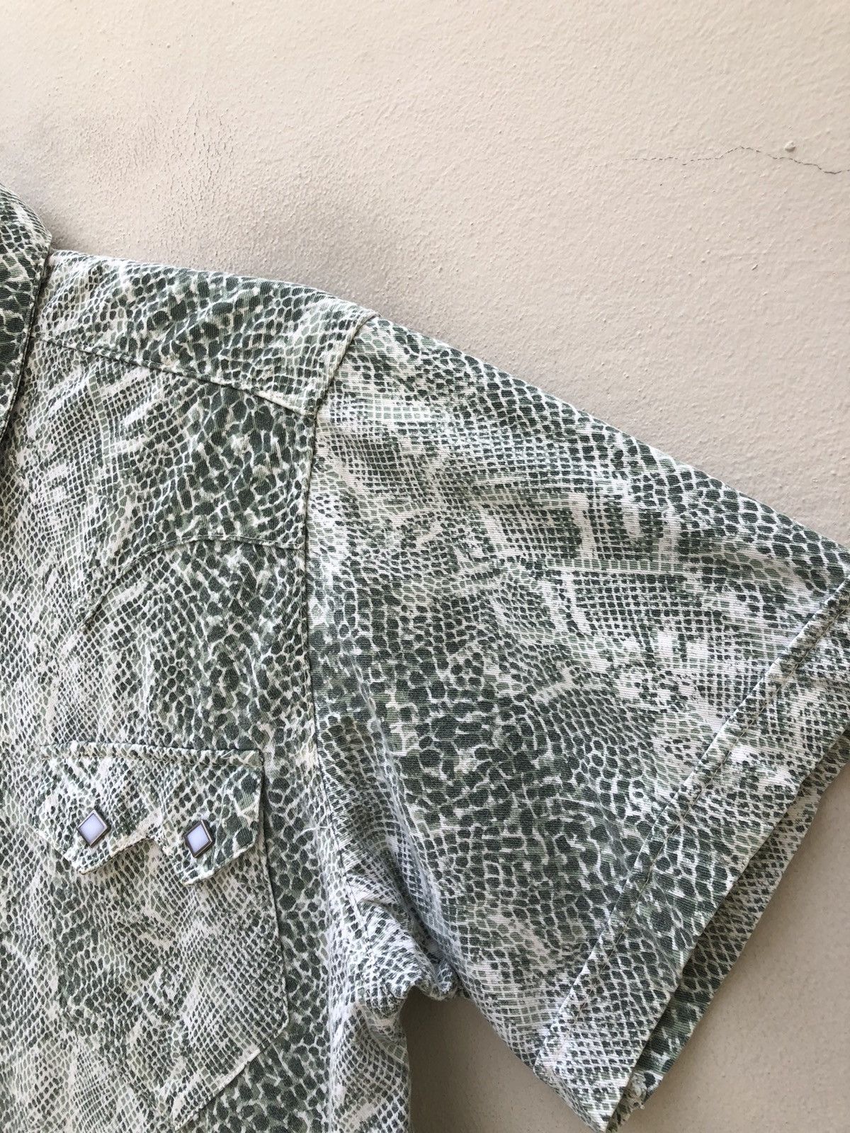 Vintage Vintage 90s B.B.H Label Japan Snake Scale Western Shirt Size US M / EU 48-50 / 2 - 6 Thumbnail