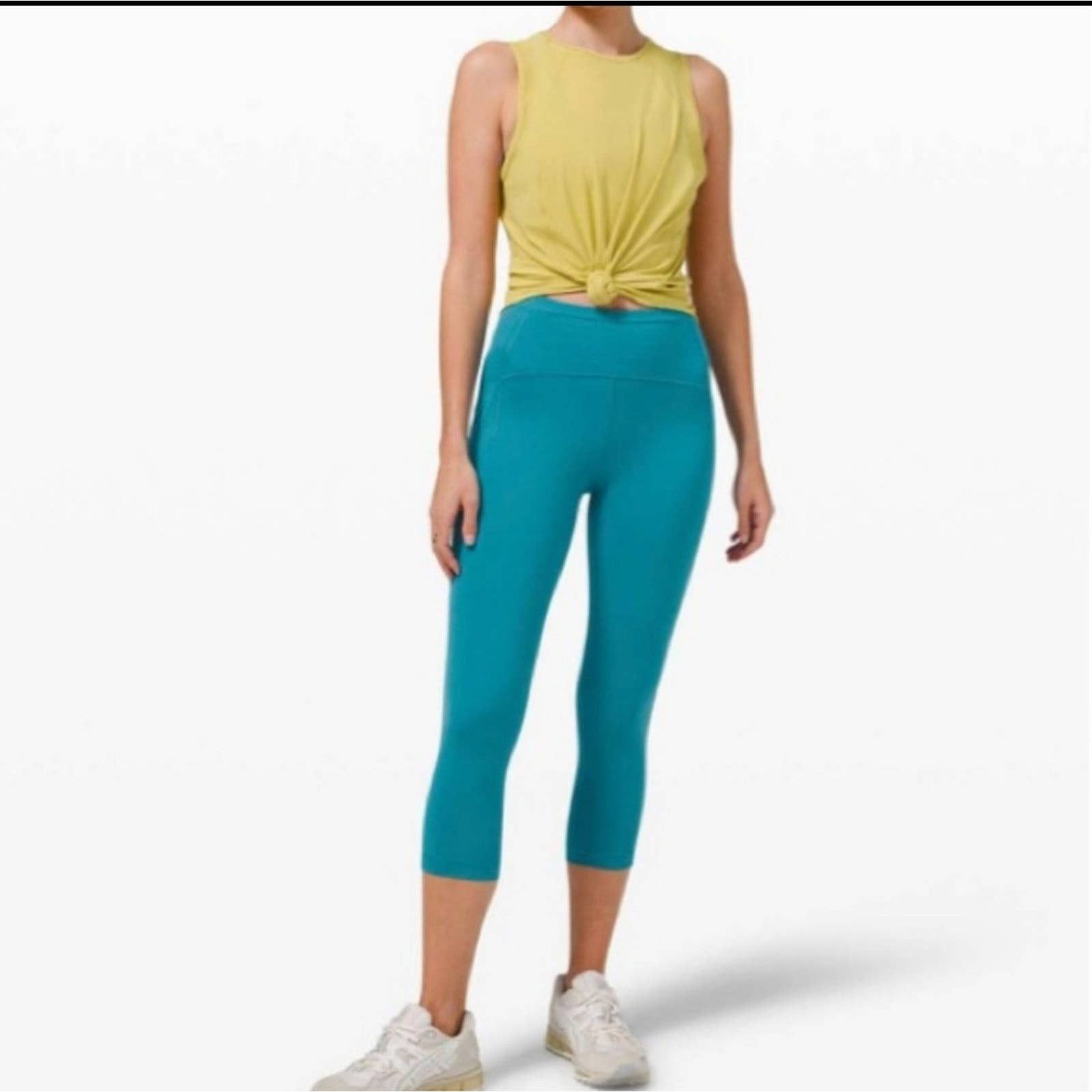 NWT Swift Speed Lululemon leggings Capri Blue Size