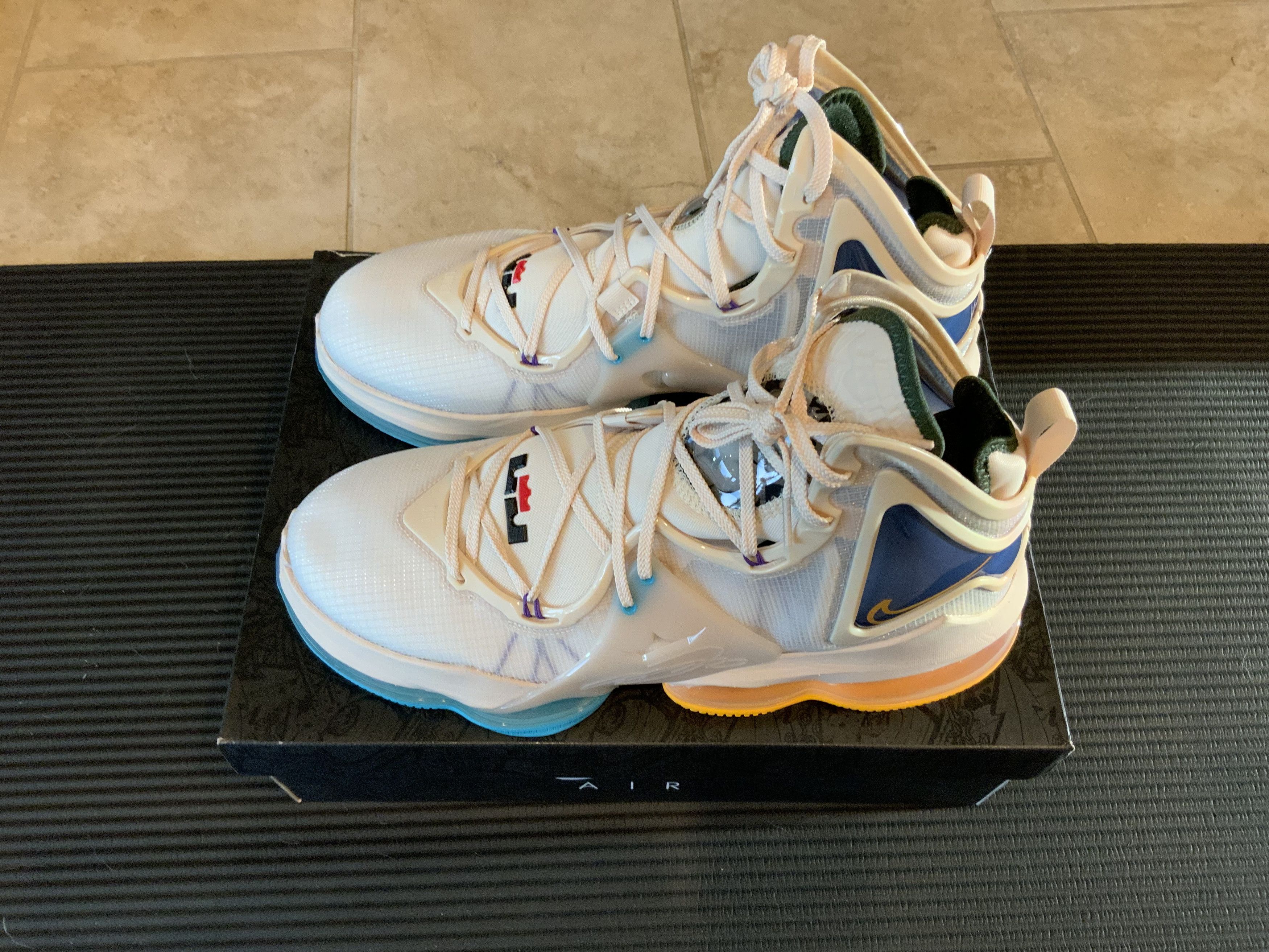 NIKE LEBRON 19 MINNEAPOLIS LAKERS for £180.00