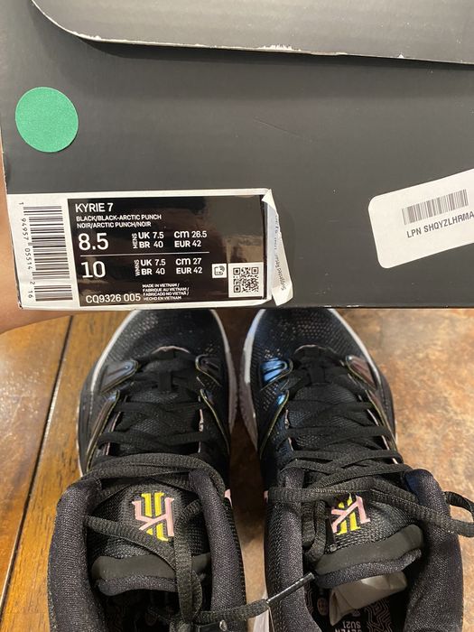 kyrie black and gold basketball shoes