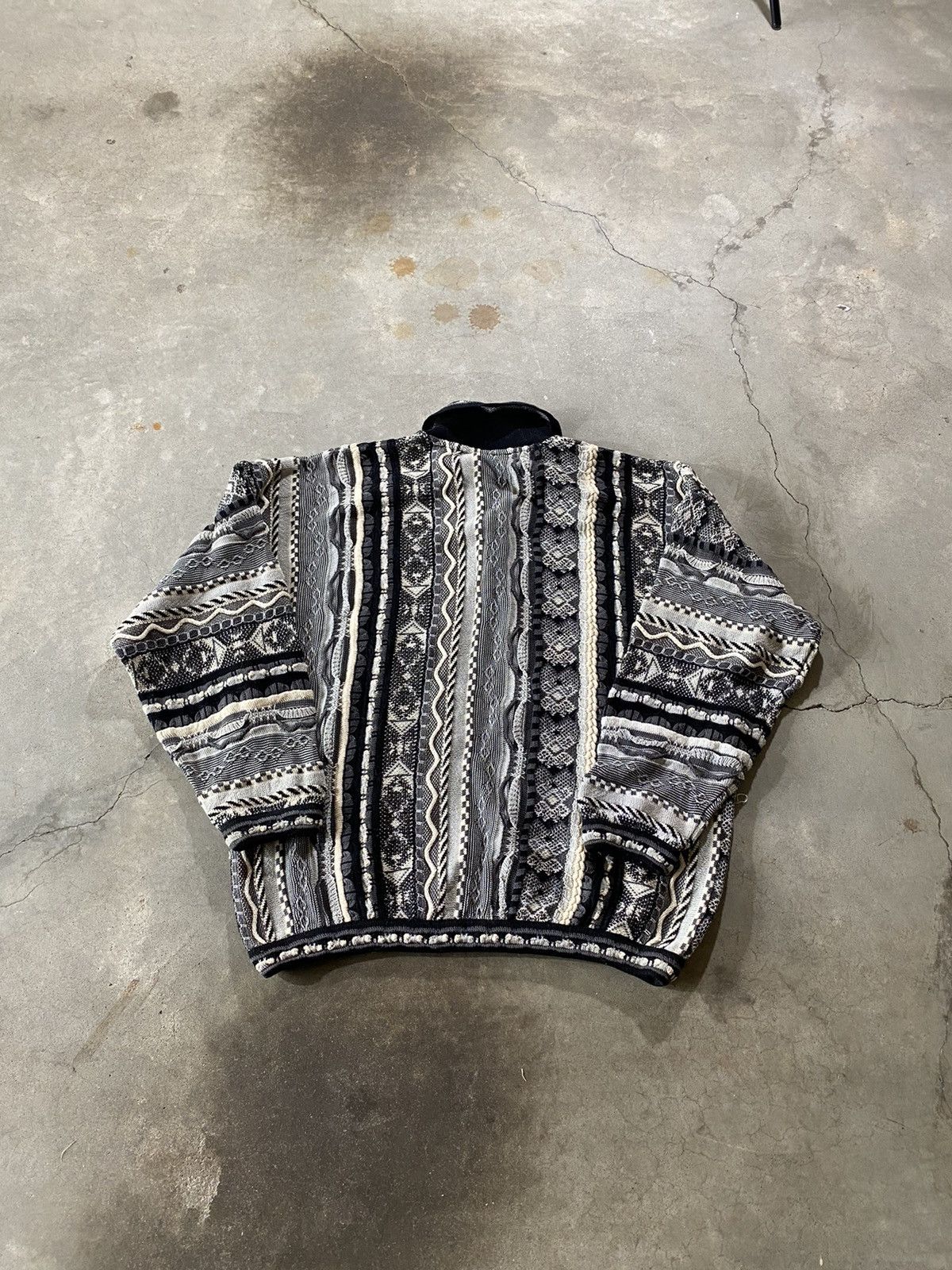Tundra Canada × Vintage Vintage 90’s Coogi Style Sweatshirt Size US XL / EU 56 / 4 - 2 Thumbnail