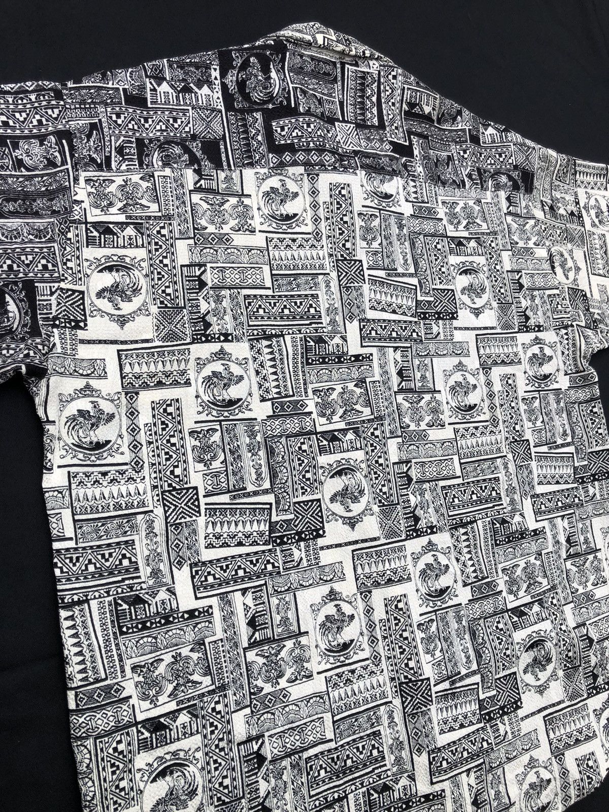 Vintage Vintage 90s Sciarpa Japan Crazy Pattern Silky Hawaiian Shirt Size US L / EU 52-54 / 3 - 19 Thumbnail