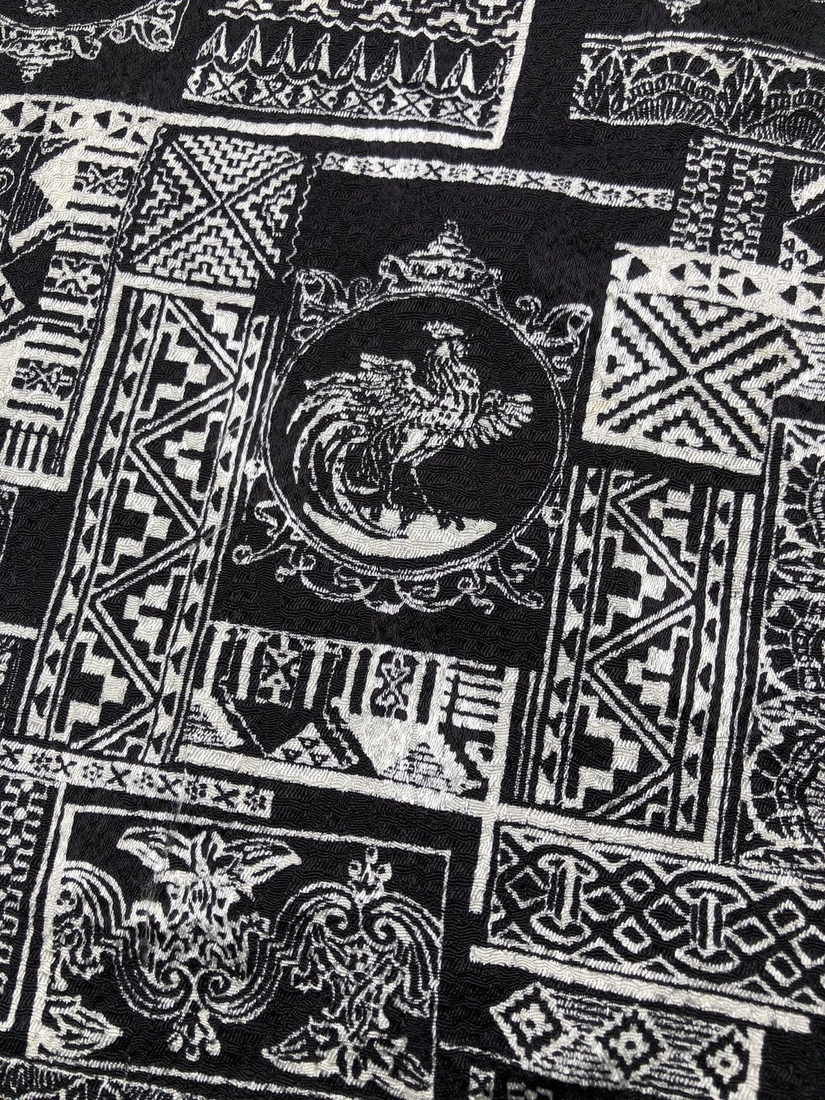 Vintage Vintage 90s Sciarpa Japan Crazy Pattern Silky Hawaiian Shirt Size US L / EU 52-54 / 3 - 15 Thumbnail