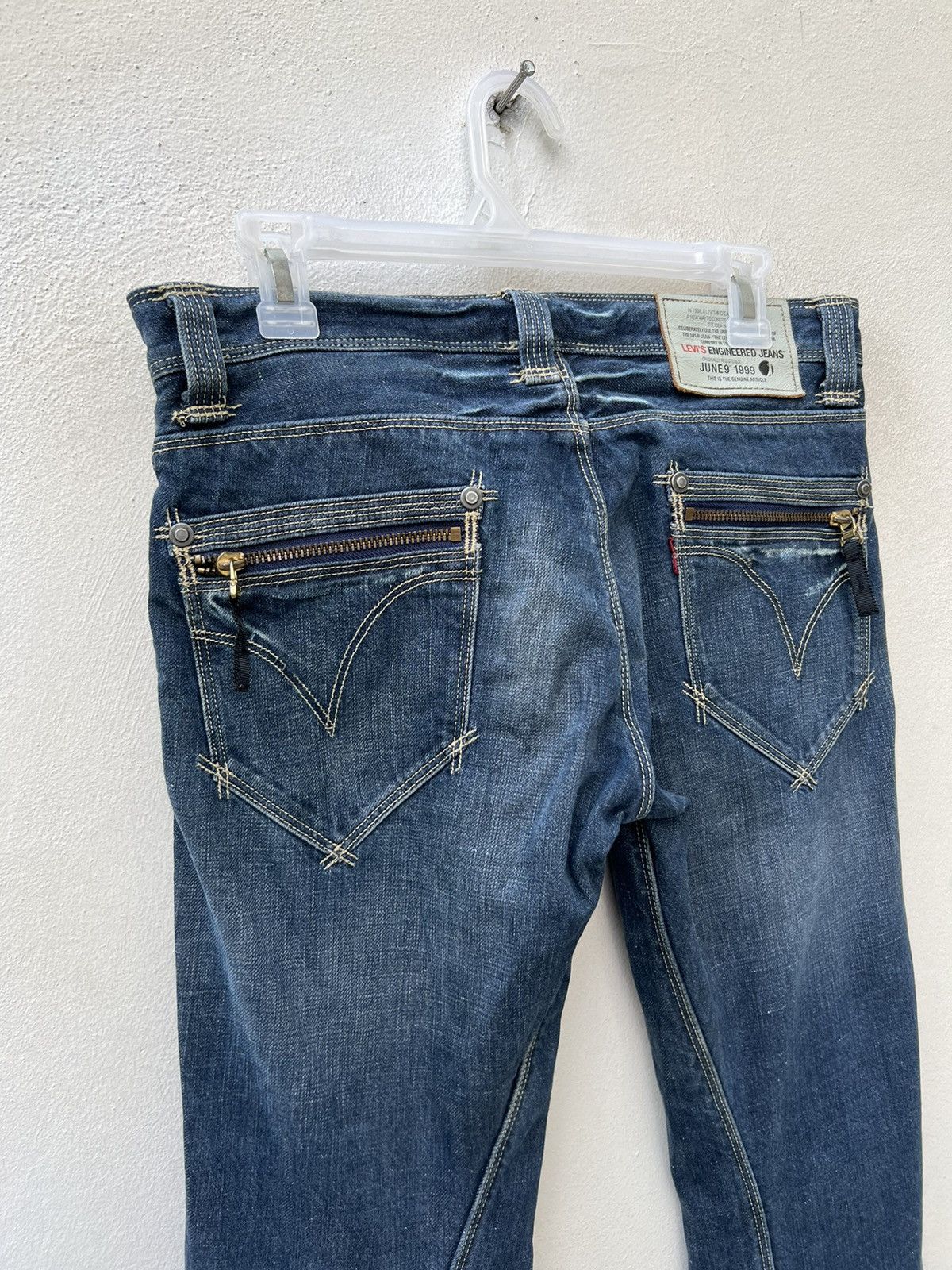 Levi's Vintage 2002 Levi’s Engineered Denim Slim Jeans Size US 29 - 12 Thumbnail