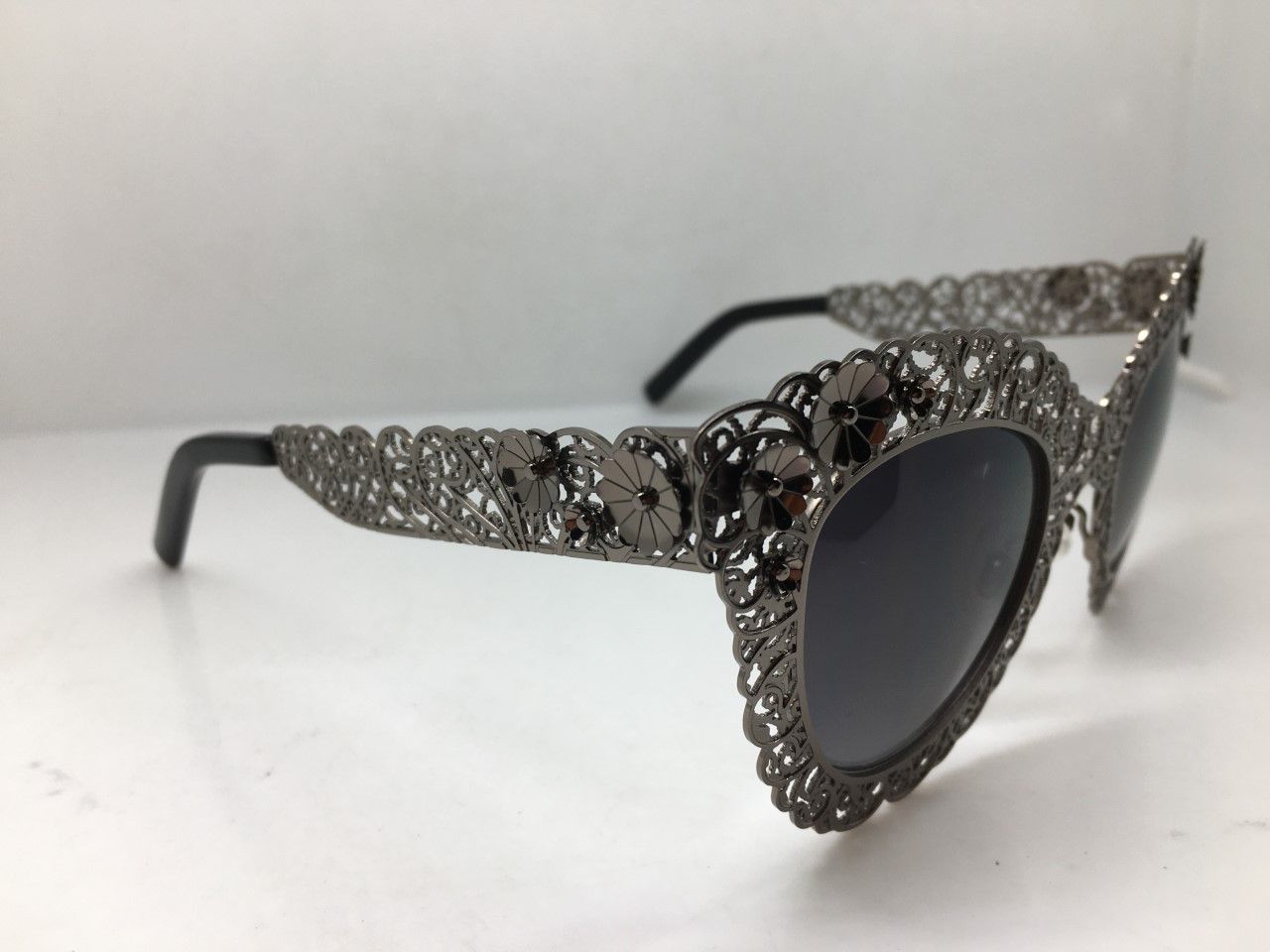 Vintage MOD ROCCOCO BAROQUE FLORALI FILIGREE RUNWAY SHOW SUNGLASSES Size ONE SIZE - 7 Thumbnail
