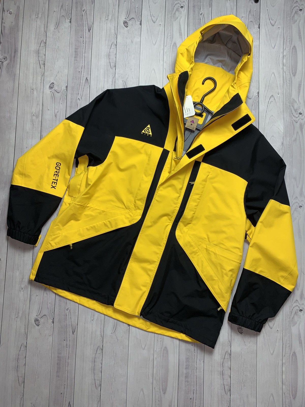 Nike acg gore tex jacket yellow best sale