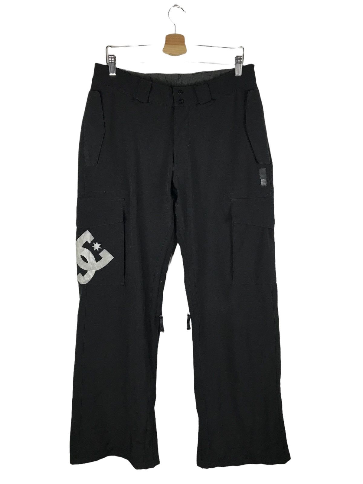 DC Vintage DC Snowboard Pants Black Cargo Style 2000s Technical Size US 34 / EU 50 - 1 Thumbnail