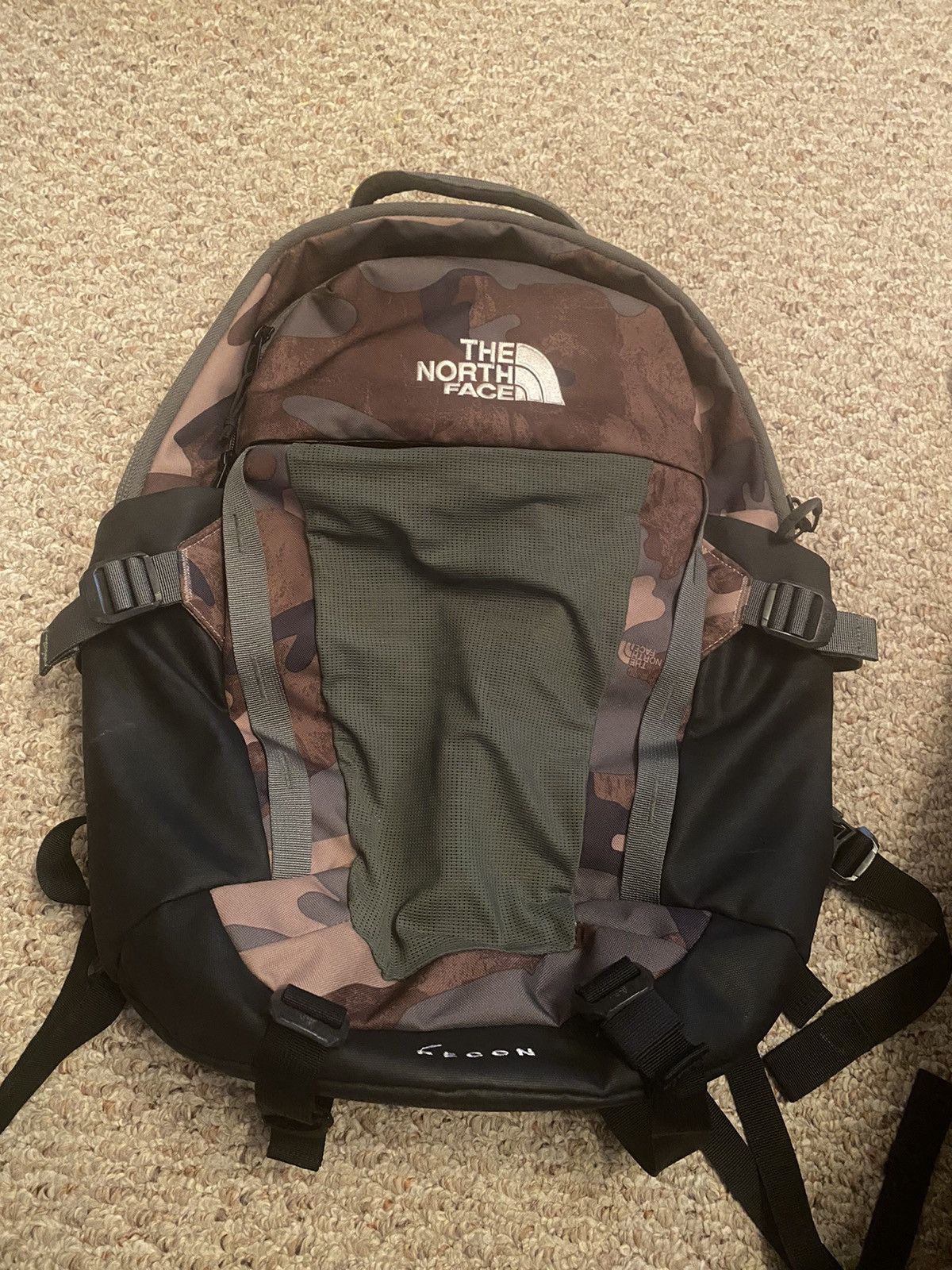 North face recon backpack