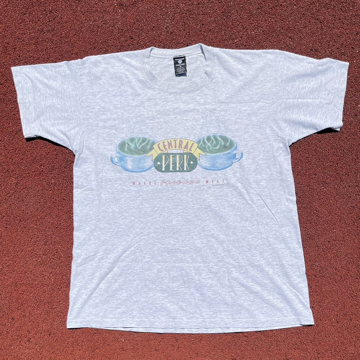 Vintage Vintage FRIENDS central park 1995 warner bros tee shirt Size US XL / EU 56 / 4 - 3 Thumbnail