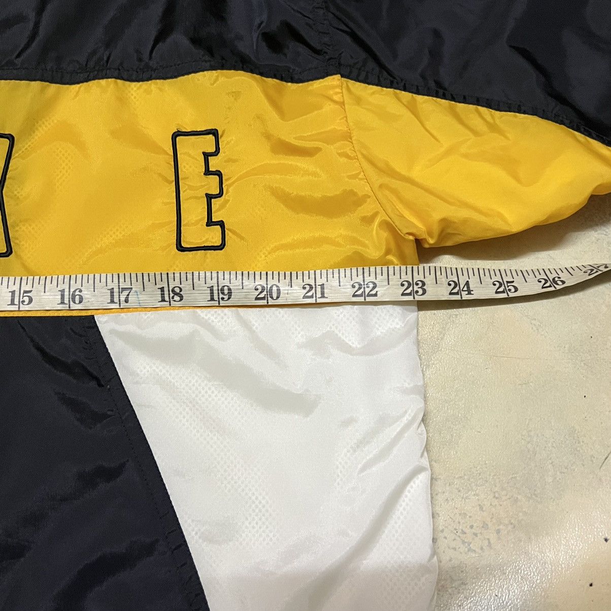 Nike Vintage Nike Jacket Big Logo Size US L / EU 52-54 / 3 - 12 Thumbnail