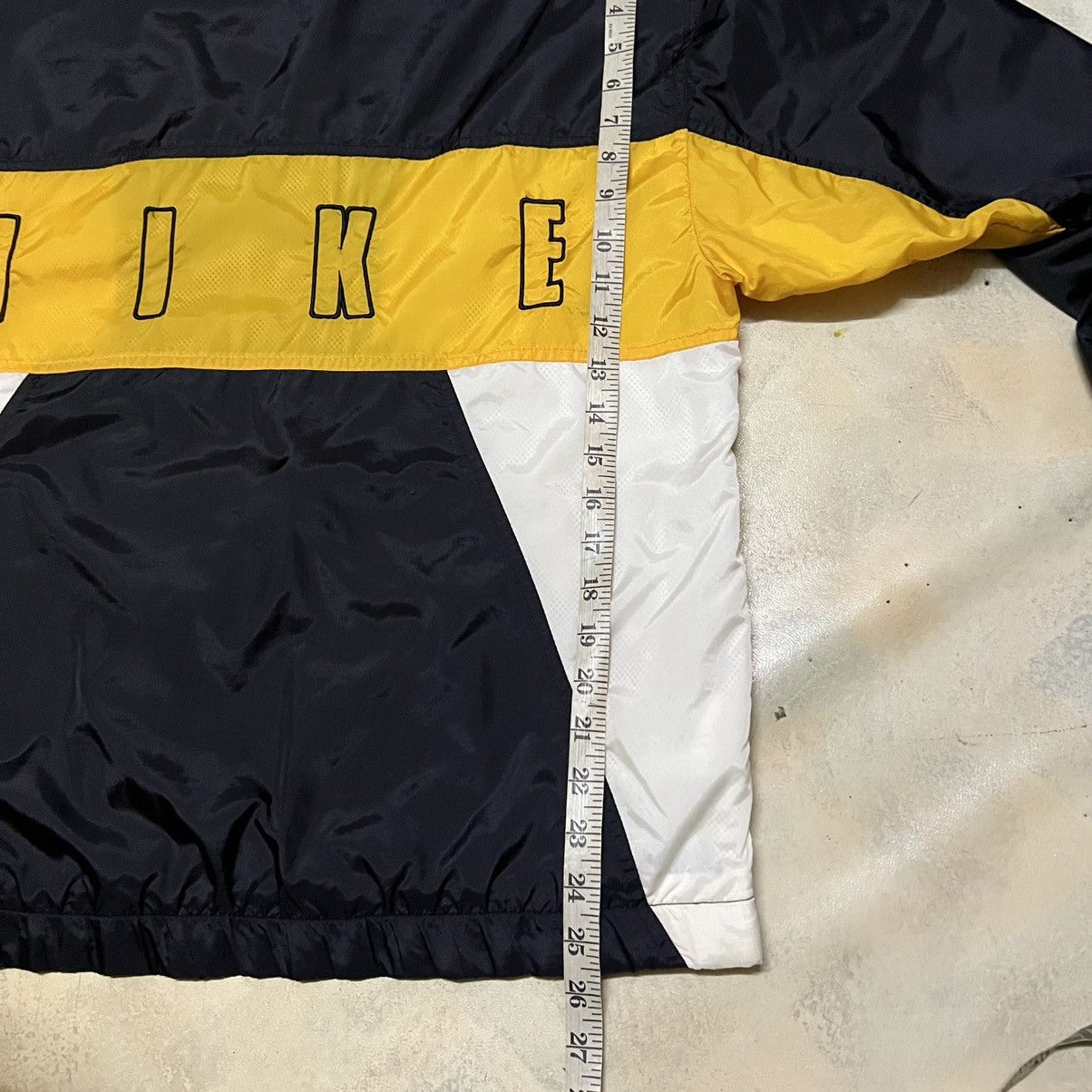 Nike Vintage Nike Jacket Big Logo Size US L / EU 52-54 / 3 - 14 Thumbnail