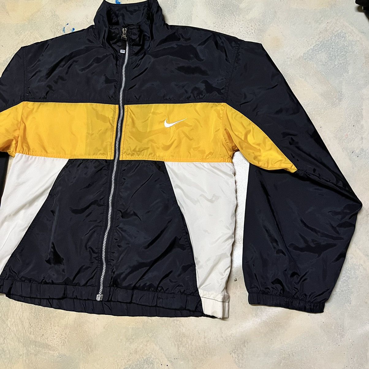 Nike Vintage Nike Jacket Big Logo Size US L / EU 52-54 / 3 - 3 Thumbnail