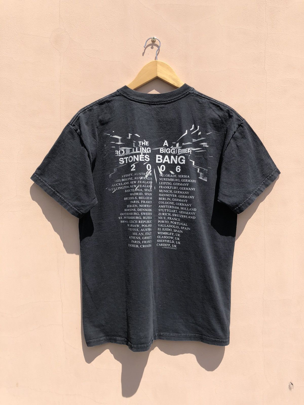 Band Tees Vintage 2006 Rolling Stones Black Tee (Pink Floyd) Size US S / EU 44-46 / 1 - 2 Thumbnail