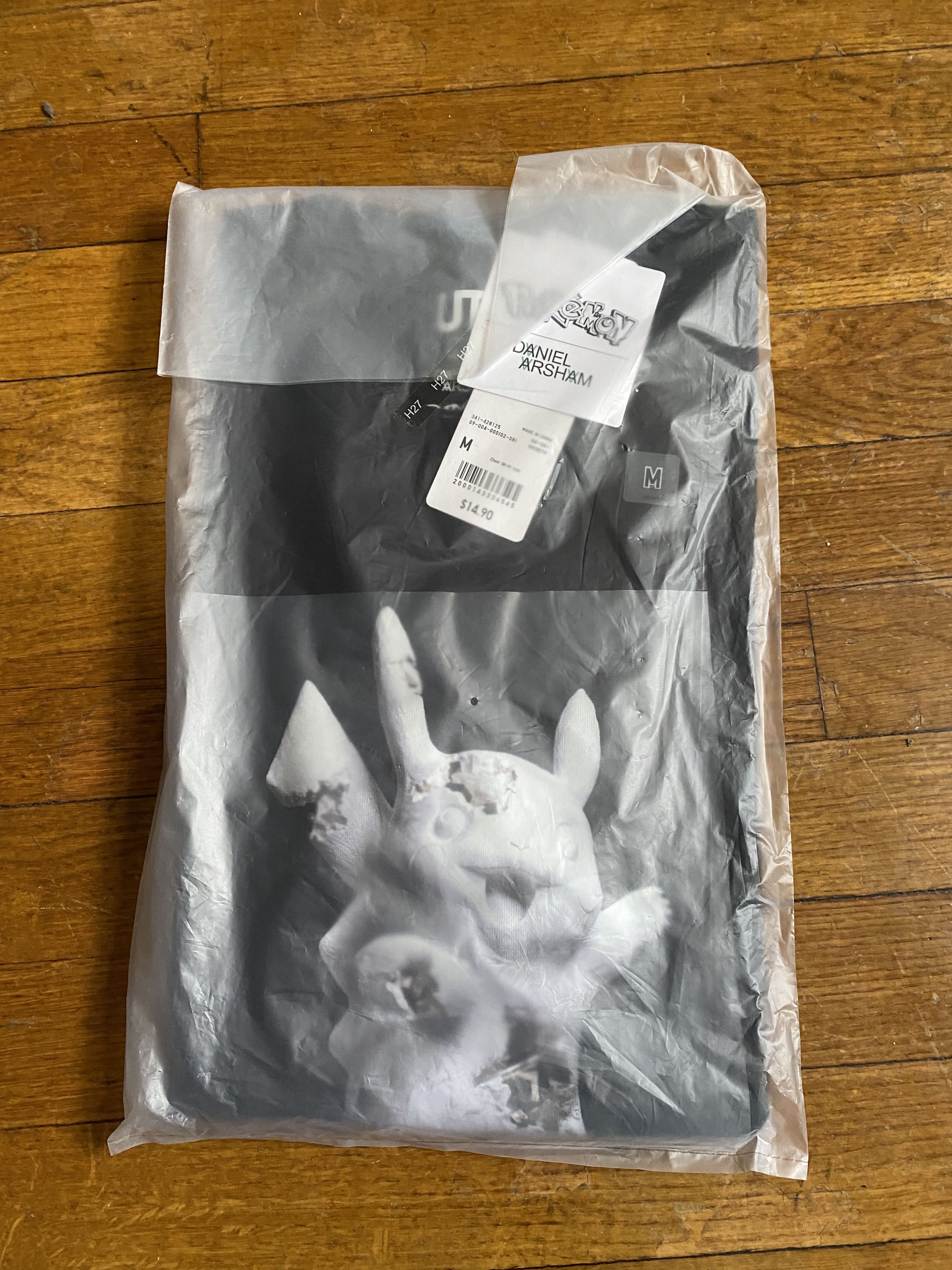 Daniel Arsham × Uniqlo Uniqlo x Daniel Arsham Pokémon Pikachu tee Medium Size US M / EU 48-50 / 2 - 1 Thumbnail