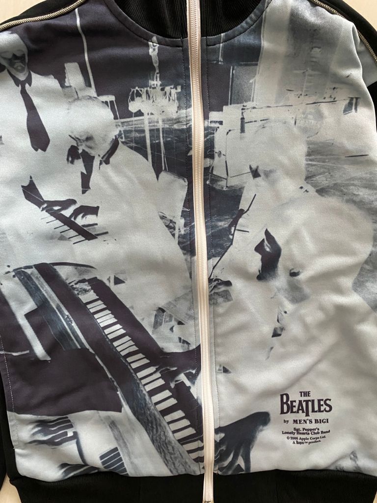 Band Tees × Vintage The Beatles Big Log Full Print Jacket @2006 Size US M / EU 48-50 / 2 - 6 Thumbnail