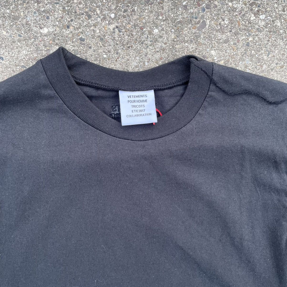 Hanes × Vetements Asymmetrical T-Shirt With Threads Size US XS / EU 42 / 0 - 2 Thumbnail